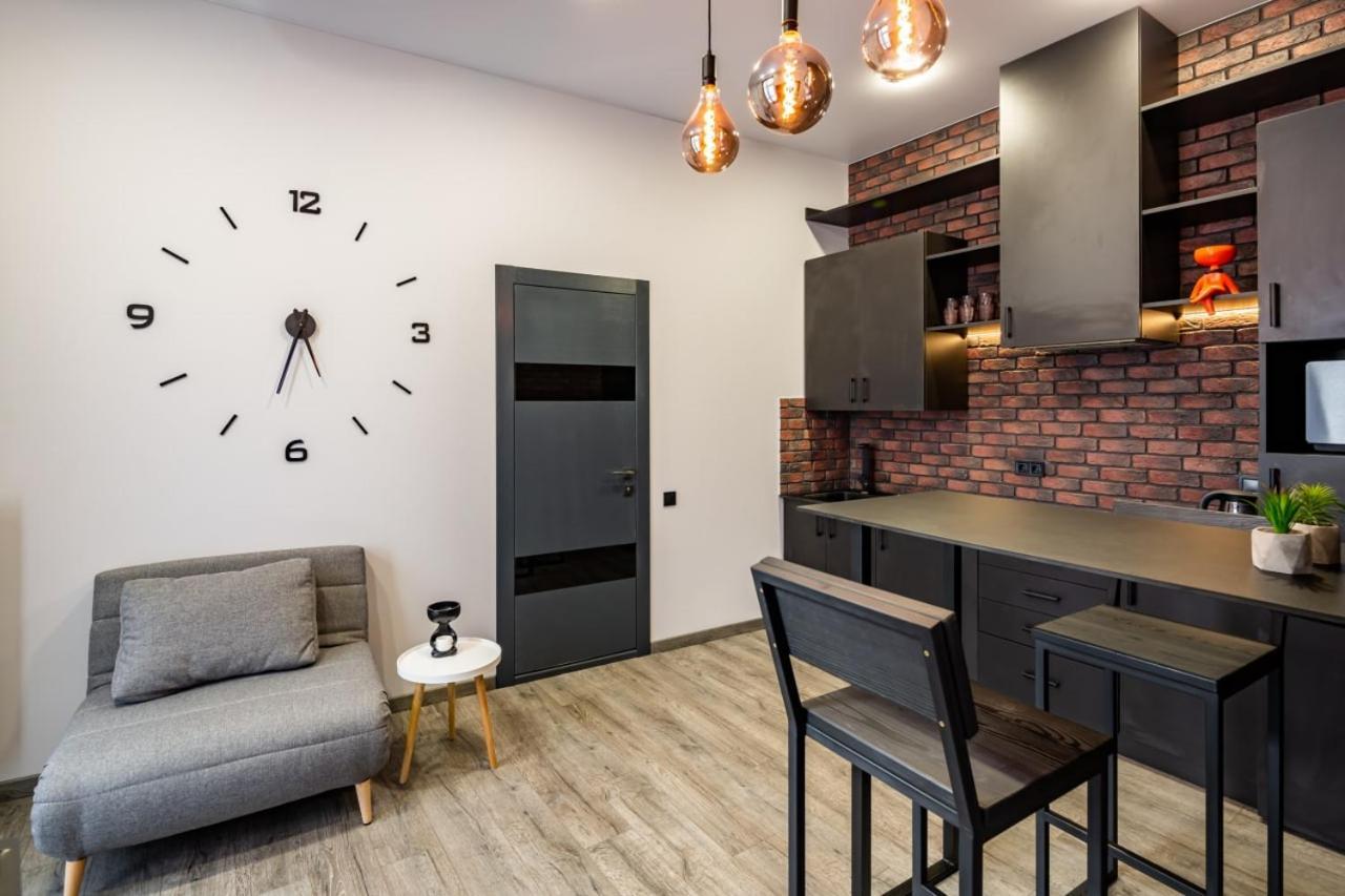 Stylish Apartment In The Center 利沃夫 外观 照片